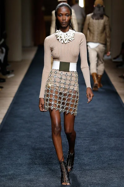 Look 15
